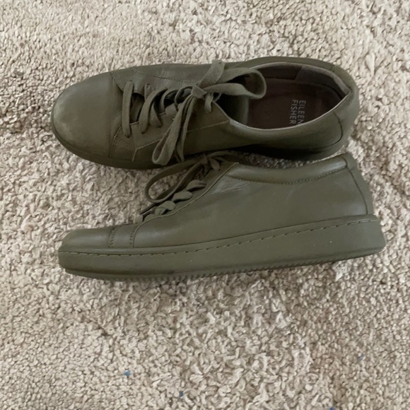 Eileen Fisher Shoes - 🎉HP🎉Eileen Fisher Leather Sneakers Khaki Green size 9